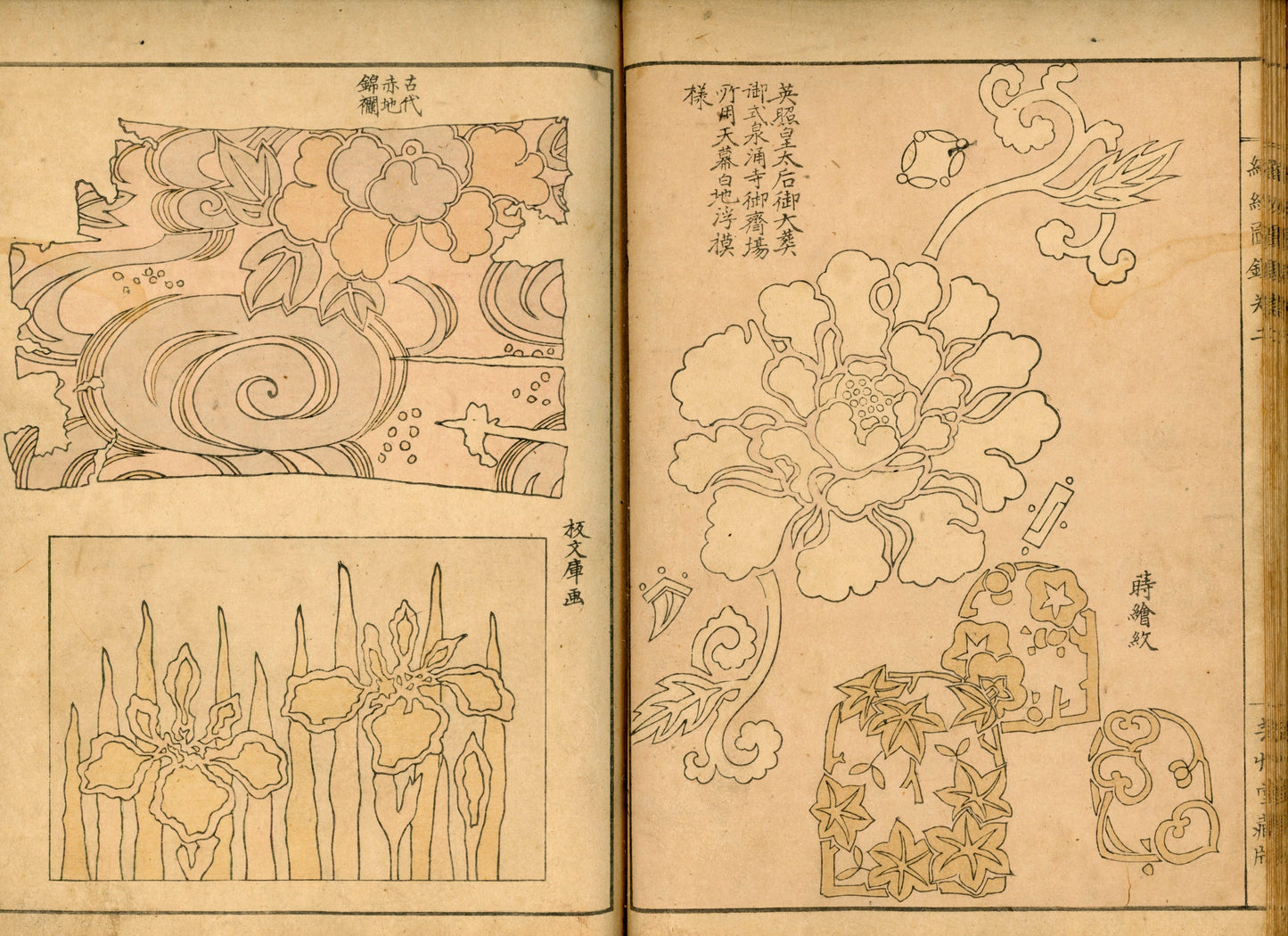 "Shokumon zukan" 織紋図鑑 (Illustrated encyclopedia of weaving crests) voll 1, 2 and 4, 1902