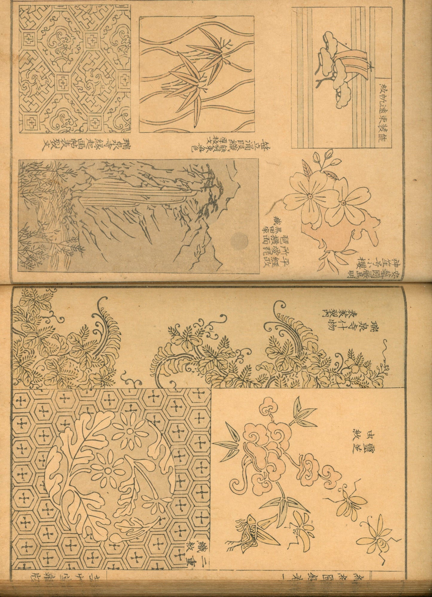 "Shokumon zukan" 織紋図鑑 (Illustrated encyclopedia of weaving crests) voll 1, 2 and 4, 1902